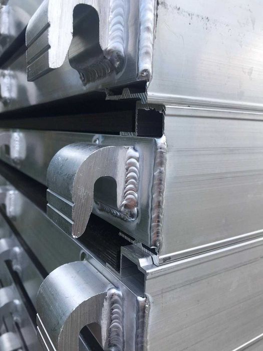 Rusztowanie elewacyjne stalowe typ Baumann Nowe 8,3x12,28=100 m2 kompletne, podest stalowy 3,07 m