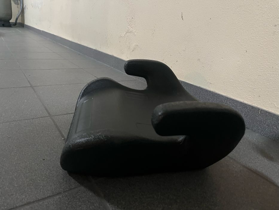 Banquinho elevatorio para automovel.