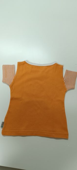 T-shirt de menina. Cor: laranja