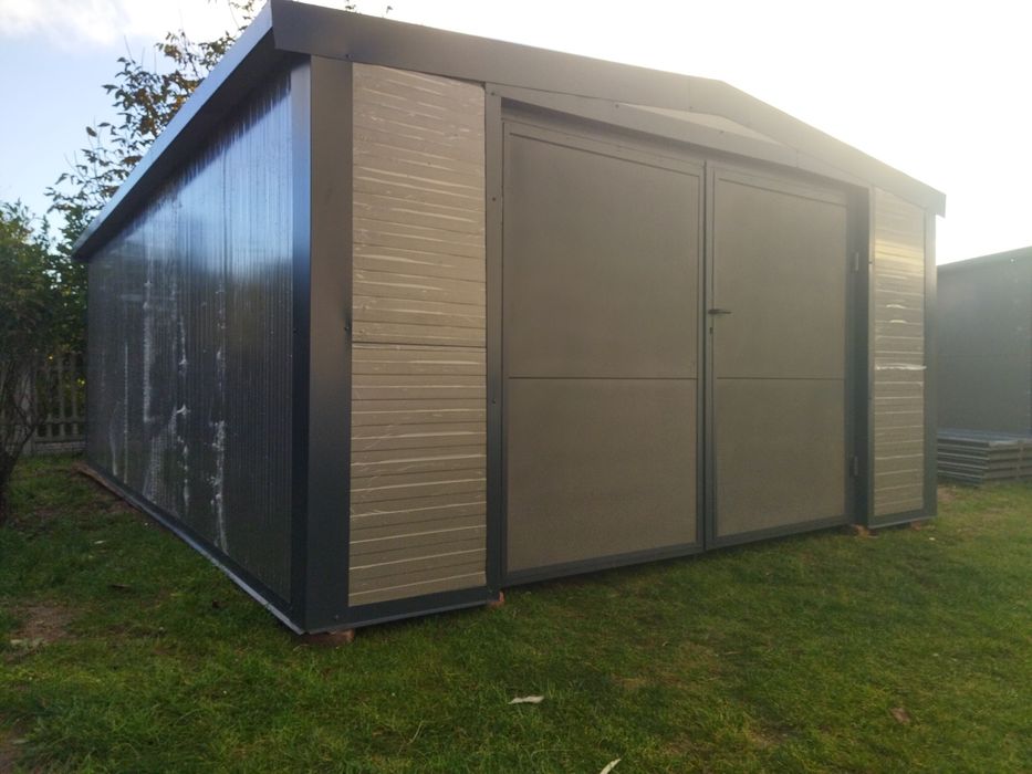 Garaż ocieplany z płyt warstwowych 6x4m.