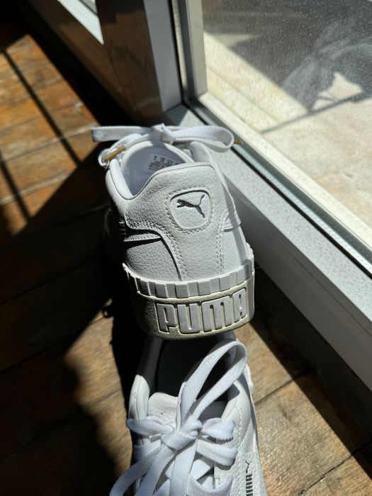 Tenis - Puma Branco com o solado bege