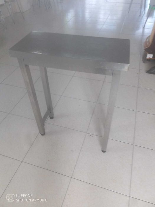 Mobiliario de café em inox