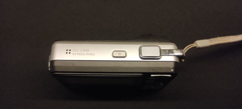 Máquina fotográfica digital Benq 8mp. Com cartão SD e cabos