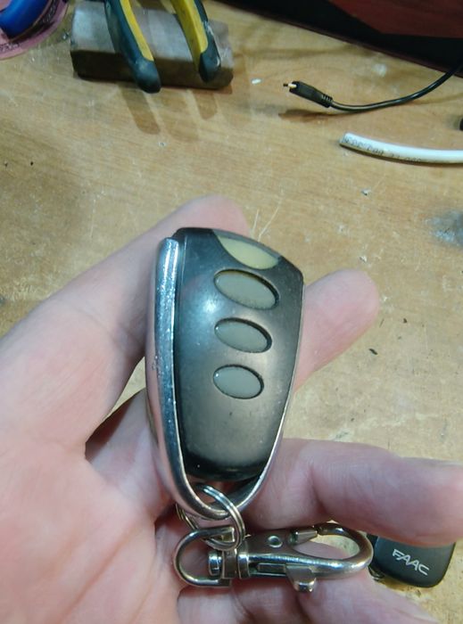 Piloty do bramy FAAC