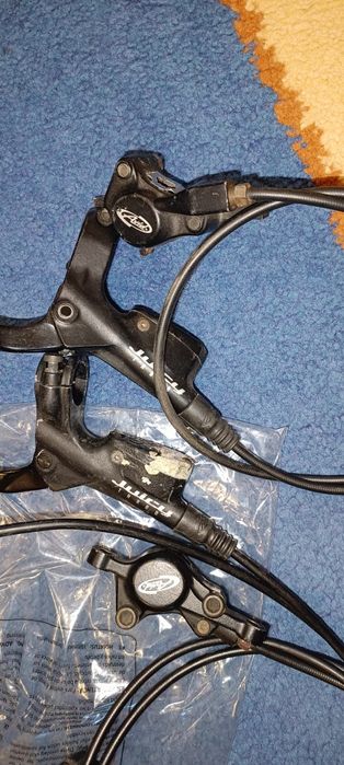 Dois pares de travões de disco AVID