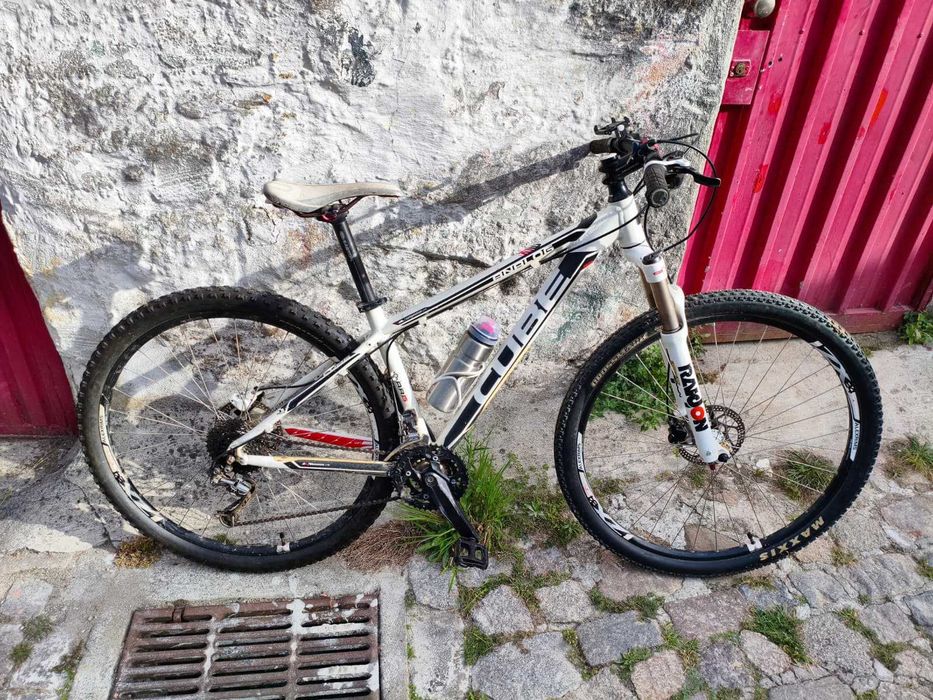 Bicicleta BTT Cube Analog Competition Line 29" – Raidon XC / Shimano