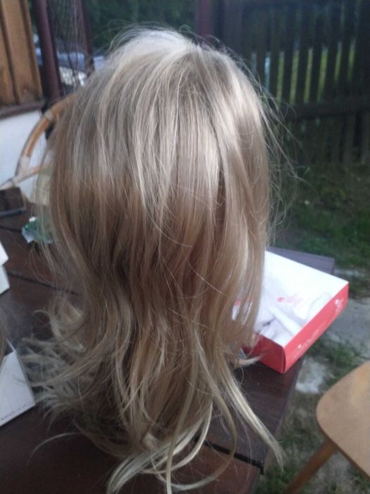 Sprzedam peruki naturalne.