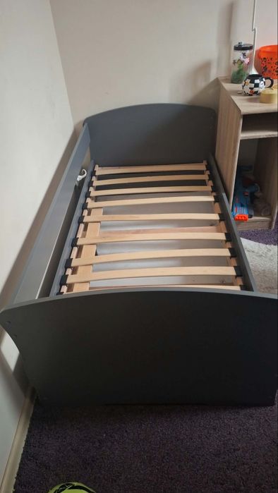 Sprzedam łóżko dziecięce wraz z materacem o wymiarach 160/80.