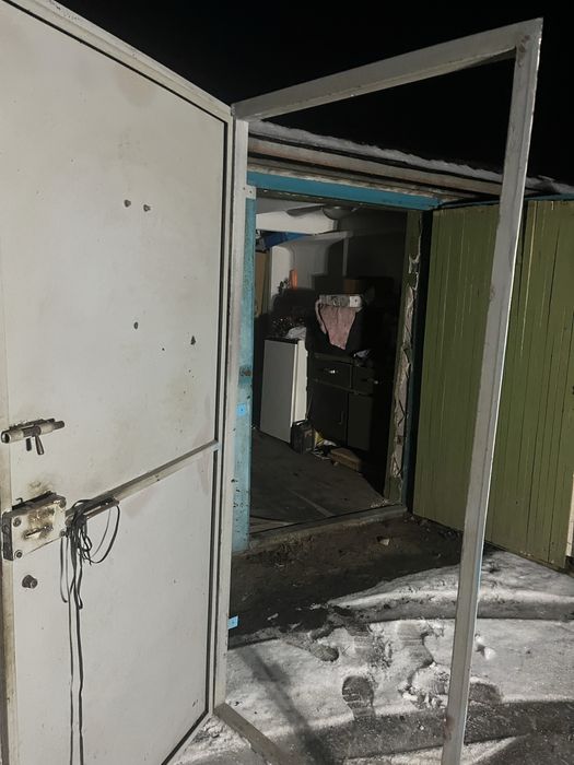 Б/В Вхіні двері 2500 . За потреби доставка та встановлелення