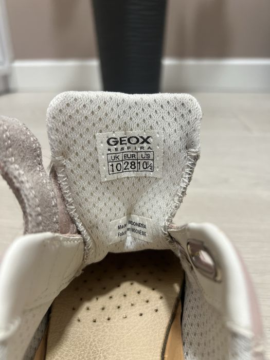 Кросівки дівчачі Geox