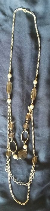 Colar comprido elegante prateado com contas e elos