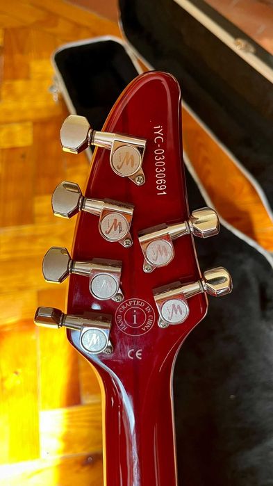 Guitarra elétrica Brian Moore