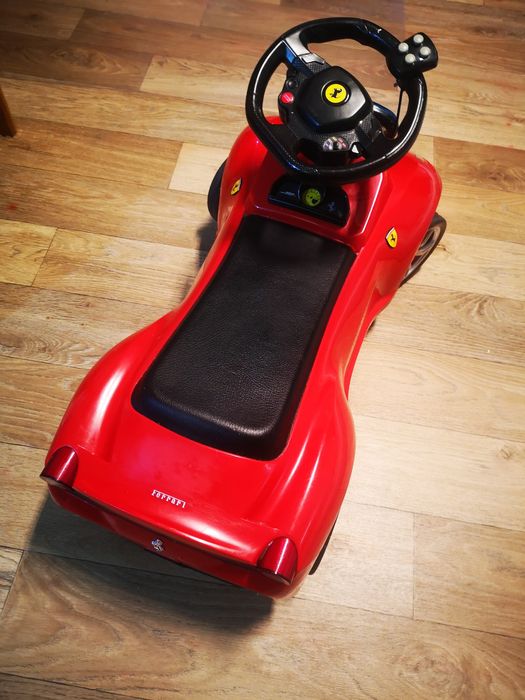 samochód Ferrari dla malucha