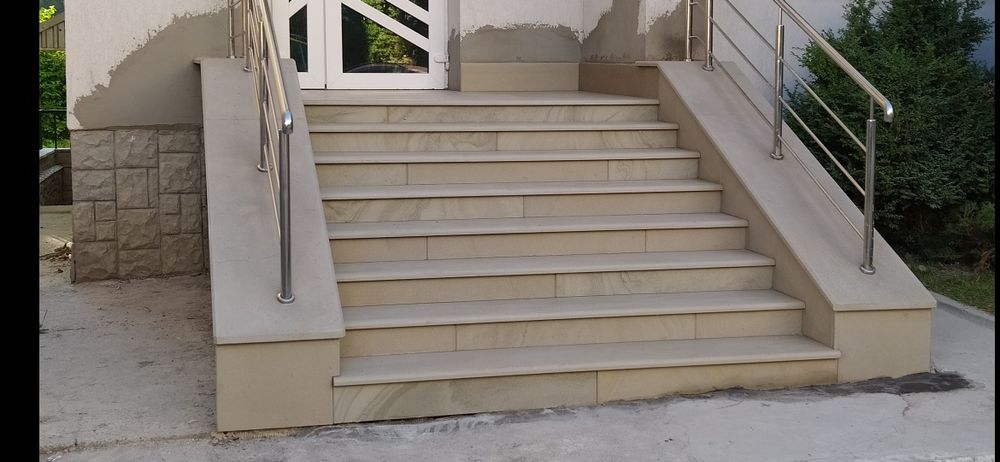 Сходи каміни забори