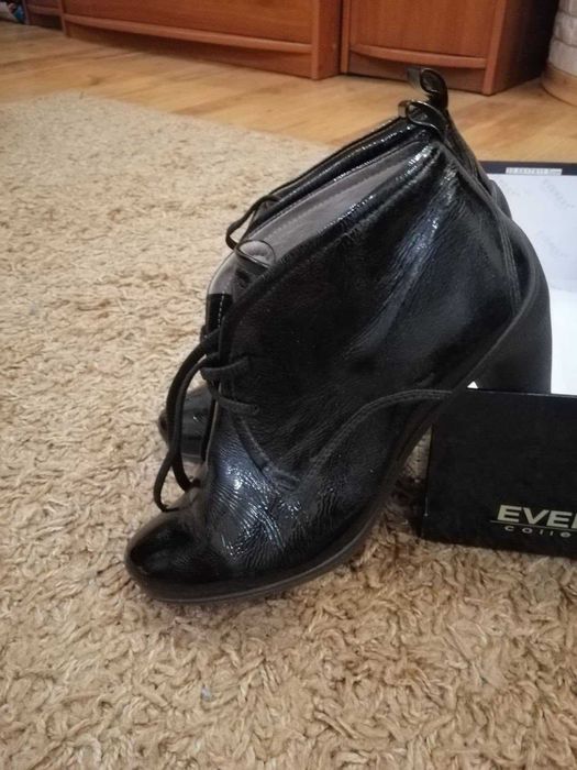 Жіночі ботинки Ecco, лакова шкіра