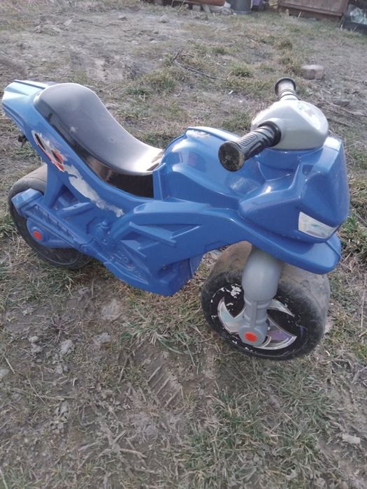 Продам беговел дитячий