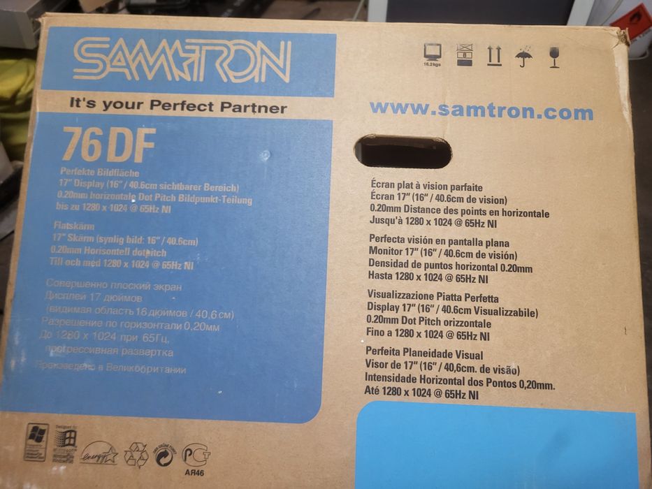 Monitor komputerowy Samtron 76DF dedykowany do gier  retro