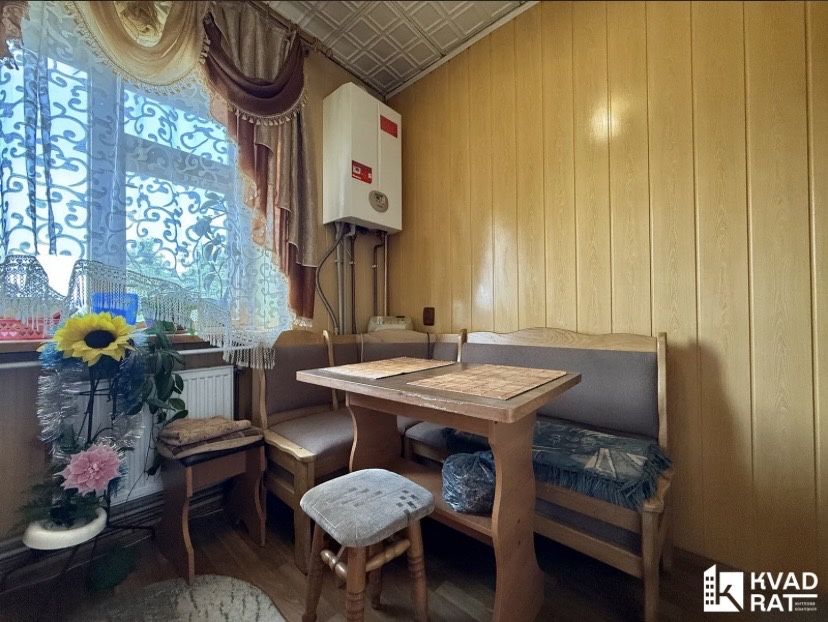 Продається світла 2 кімнатна квартира з індивідуальним опаленням