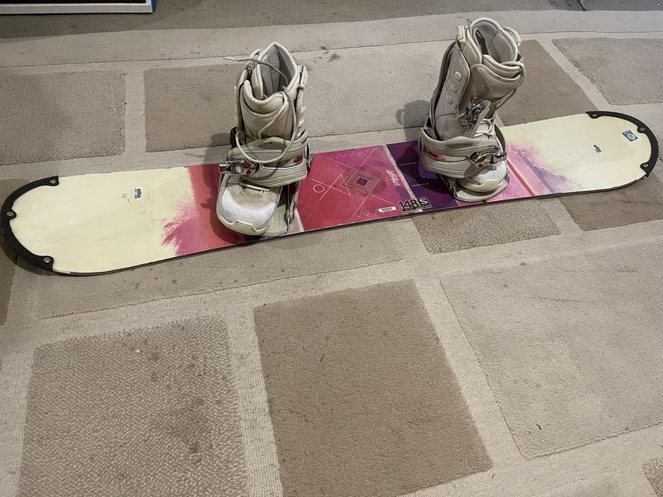 Сноуборд з ботинками