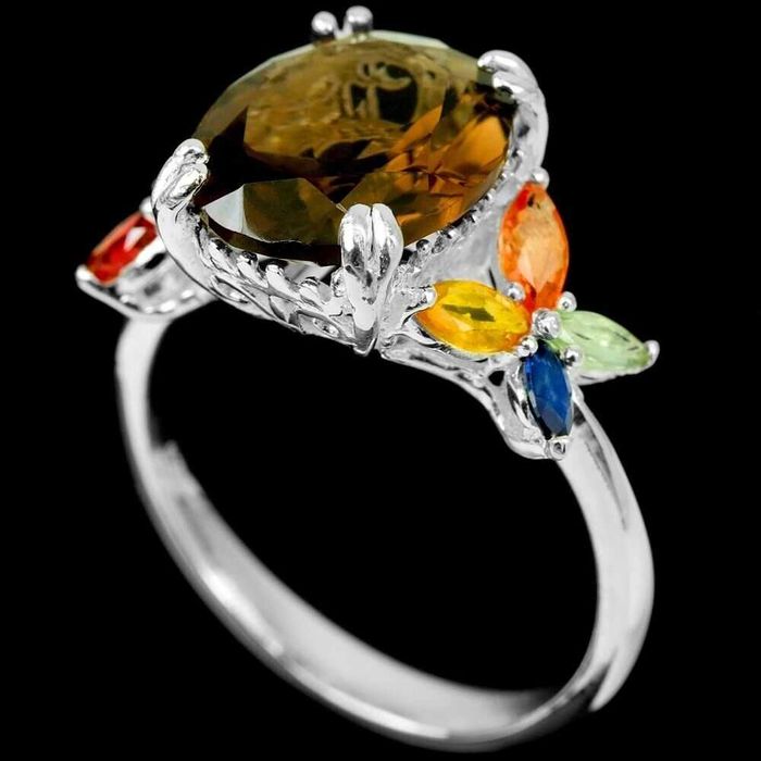 Серебряное кольцо с дымчатым кварцем и цветным сапфиром.Размер 17.75