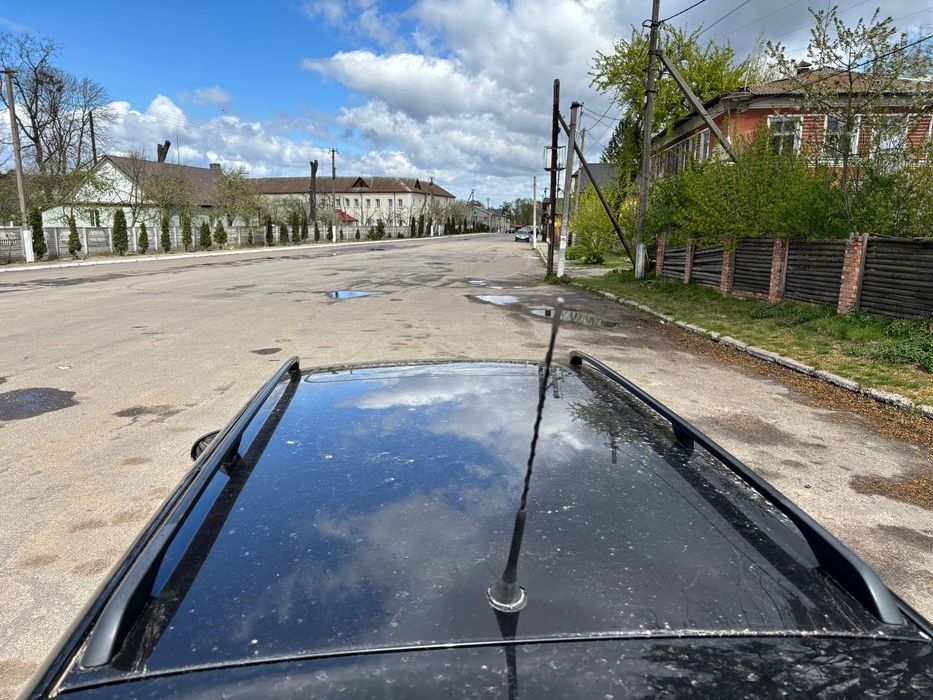 Авто golf 4 дизель 1,9 (військовим, бо ввезено через фонд)