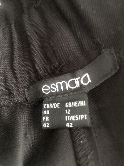 Czarne spodnie z gumką w pasie ESMARA – Rozmiar 40 (L)