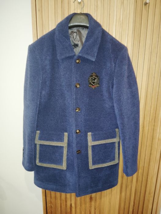 Sobretudo de homem de Inverno como novo