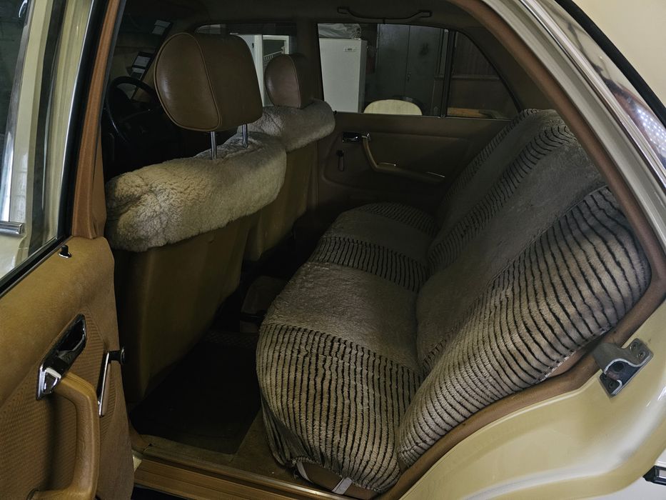 Clássico - Mercedes Benz 200 (W123)