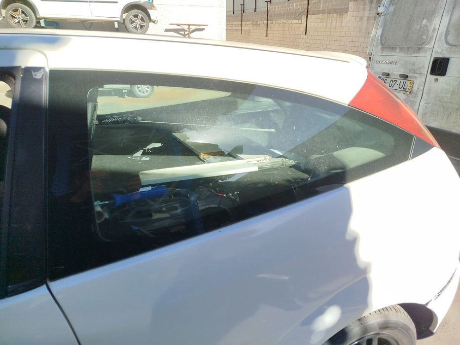 Vidro do painel trás esquerdo FORD Focus I (DAW, DBW)