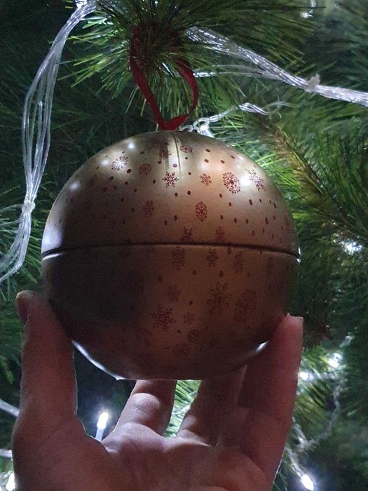 Новорічна золота металева куля - скриня ів роше