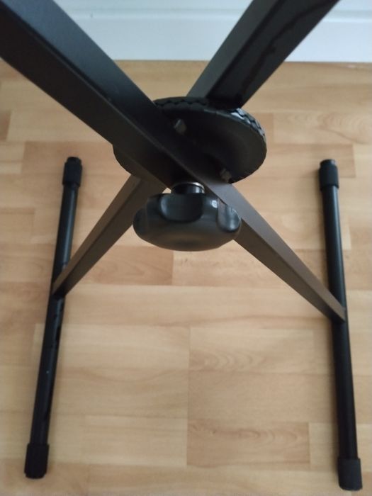 Stojak pod kayboard