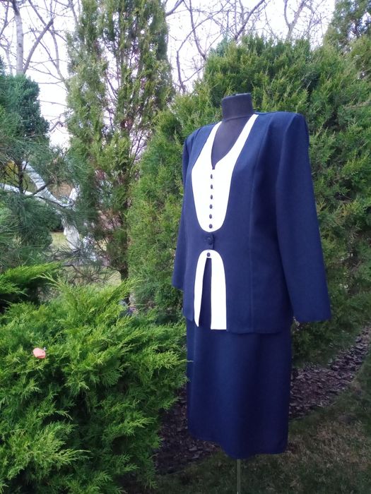 новый элегантный Польский костюм52-54р.