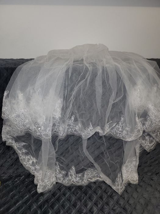 Welon dwuwarstwowy pięknie zdobiony + Gratis ozdoby do włosów