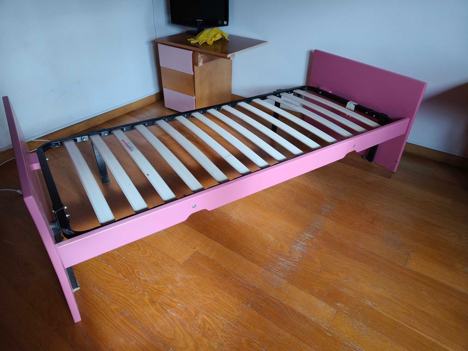 Cama de criança com colchão