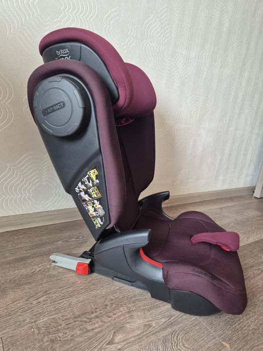 Автокрісло Britax-Romer Kidfix III M +захисний килимок в авто