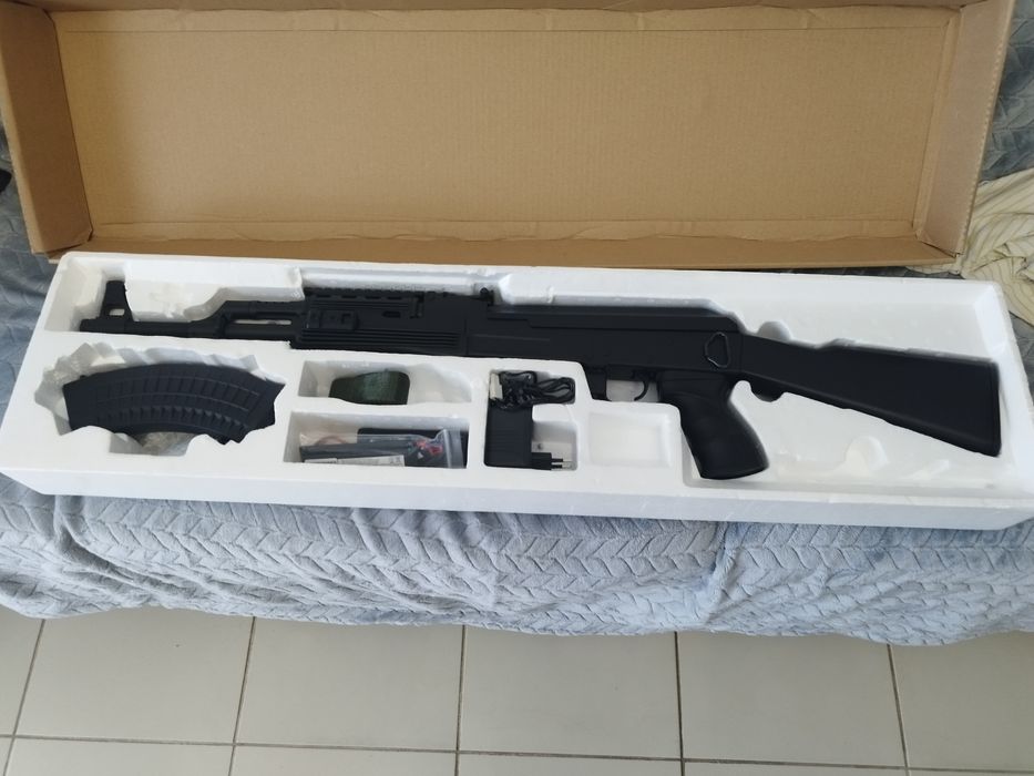 Airsoft AK-47 completamente Nova elétrica , oferta de saco de 4000 bolinhas