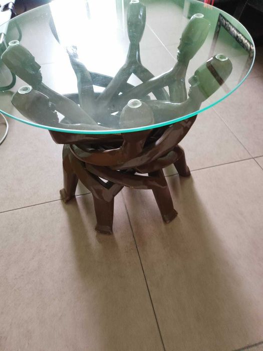 Mesa com pe em madeira