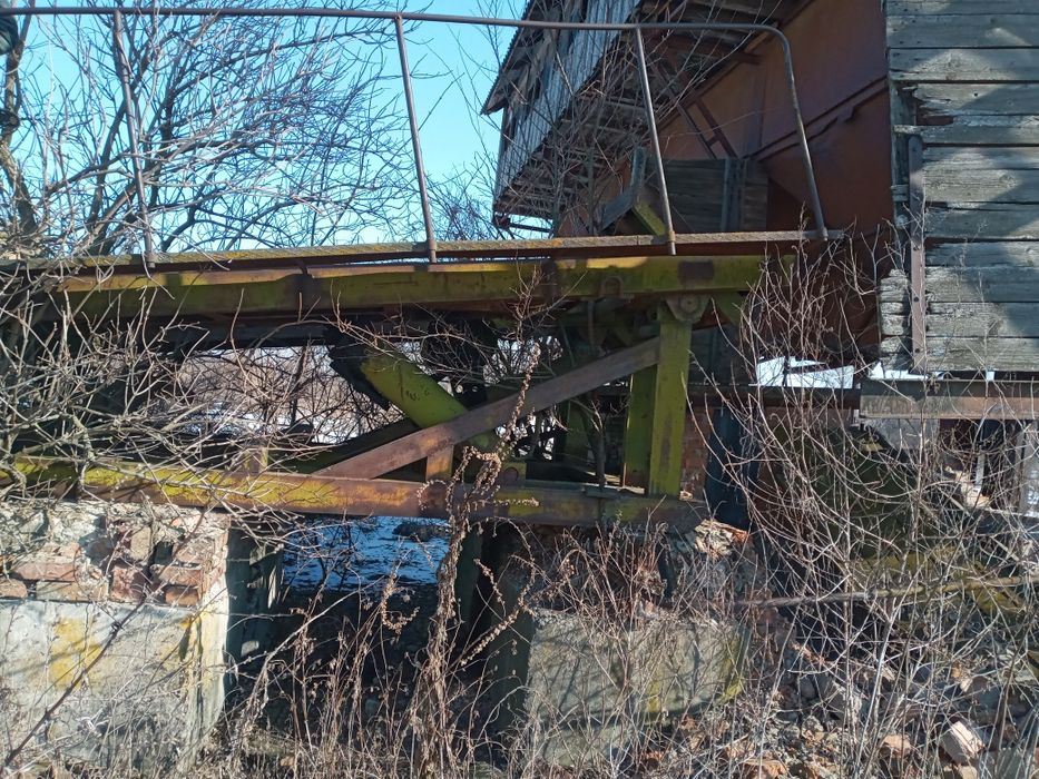 Продам єстакаду для авто