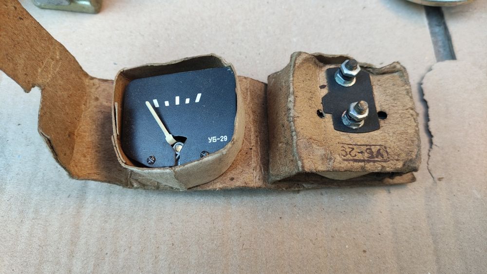 Указатель уровня бензина УБ-29 на Газ 21