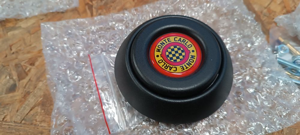 Fiat 126p przycisk klaksonu i rozetka Monte Carlo nowy