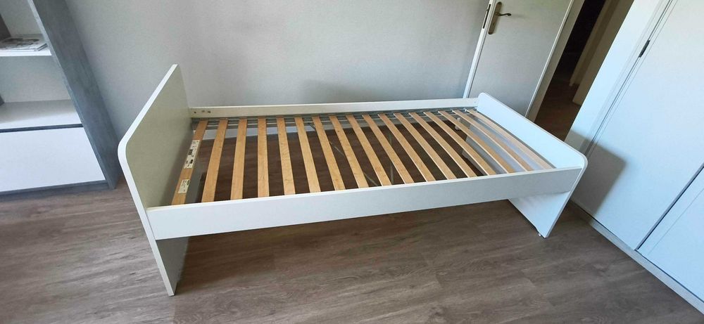 Cama de solteiro IKEA SLÄKT com estrado e manual de instruções