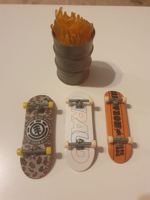 Tech Deck deski fingerboard plus płonąca beczka