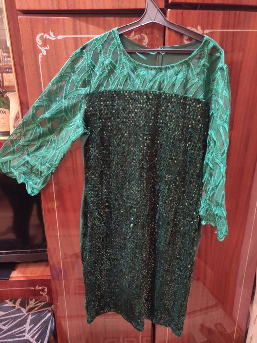 Красива смарагдова сукня! Розмір 56-58.