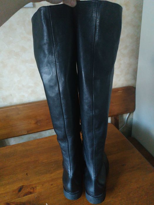 Ботфорти жіночі шкіряні чорного кольору на низькому ходу 40 р/26,5 см