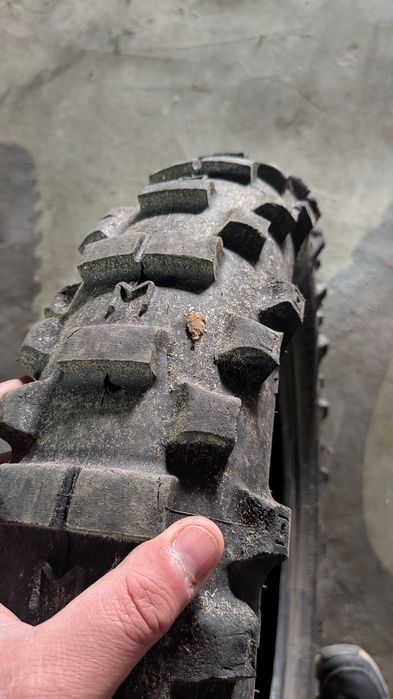 Pneus enduro e estrada