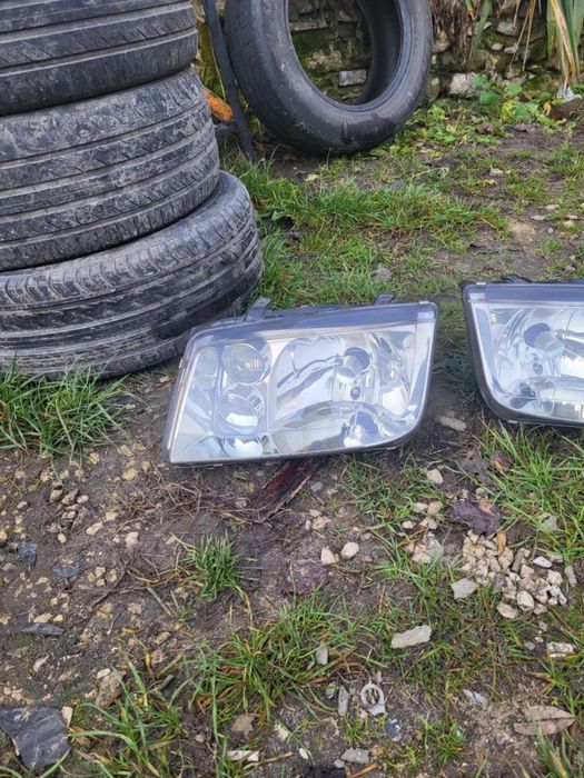 Reflektory przednie do VW Bora 2000r