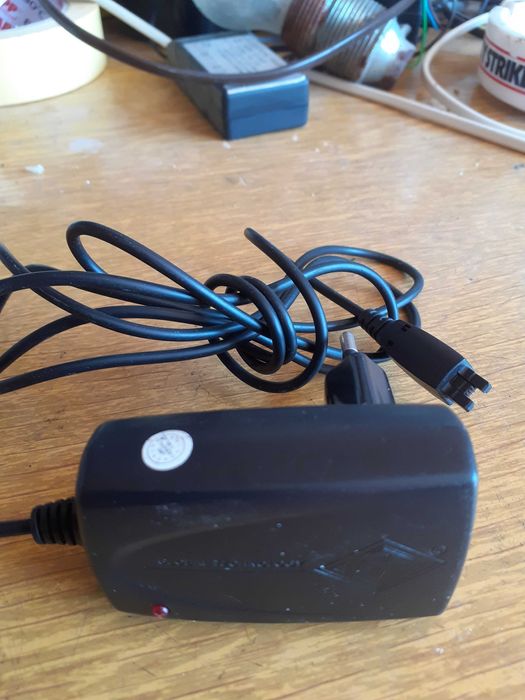 Ładowarki do telefonów 220V