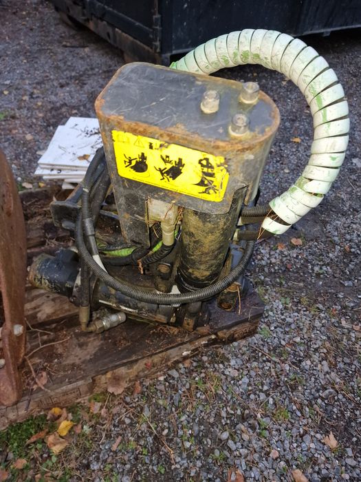 Steelwrist X04 S40-S40 – głowica obrotowa / tiltrotator 2011