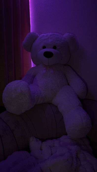 Продам великого плюшевого ведмедика