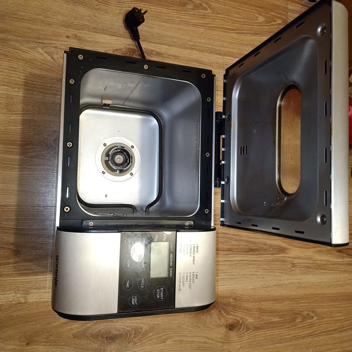 Хлібопічка Gorenje BM900AL